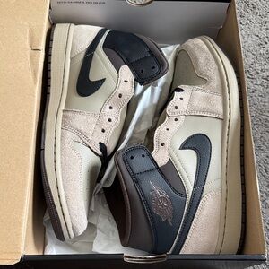 Nike Air Jordan 1 Low - Beige, Brown, Black